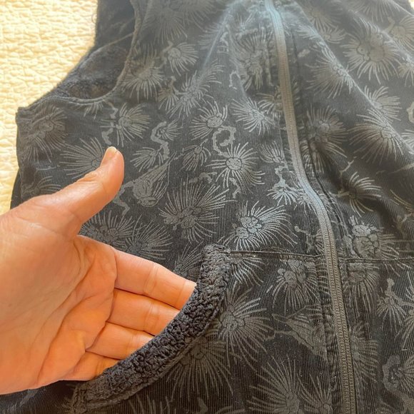 Women's Columbia Black Fleece Vest - Pine Cone Design- Sz S - Picture 5 of 9
